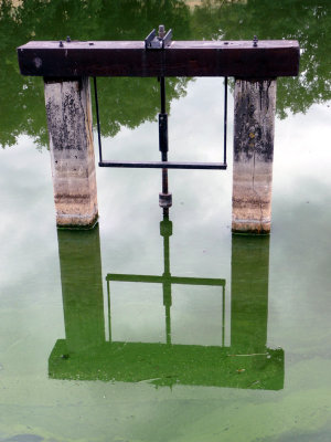 Sluice gate reflection