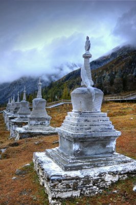 Stupas at Lamasery 山下白塔