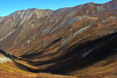 Mountains and Clouds 山與雲影