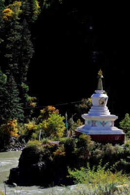 Stupa on Islet 小島佛塔