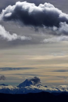 Clouds and Peak 烏雲