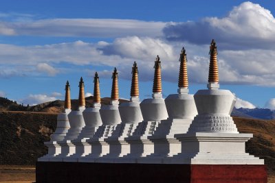 Line of Stupas 塔群