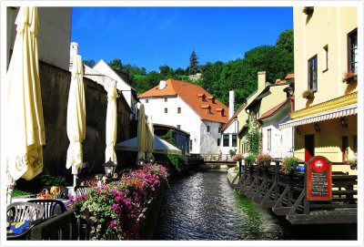Cafes along Running Waters