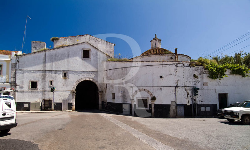 Portas e baluartes da 2. linha de fortificaes