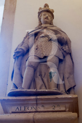 D. Afonso II, em Alcobaça