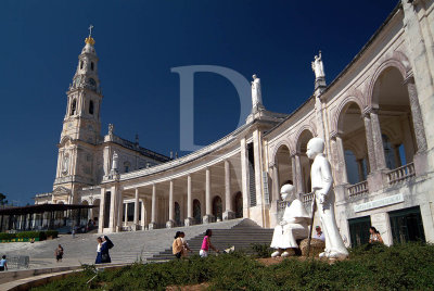 Esttuas de Francisco e Jacinta no Santurio de Ftima