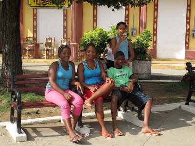 On a bench on Plaza de la Independencia.jpg