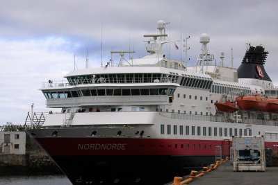 Coastal steamer Nordnorge calling at Svolvr.jpg