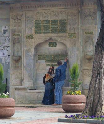 Young couple nearby Galata kulesi.jpg