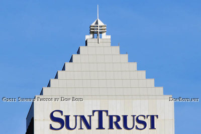 2011 - the top of the SunTrust Tower in downtown Tampa in the early morning (6723)