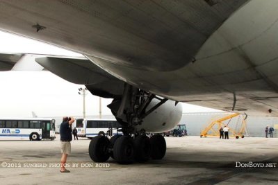 2012 MIA Airfield Tour - David Knies and other photographers around American Airlines B777-223/ER