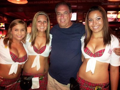 July 2012 - Bruce Leibowitz and some nice ladies at the EAA Airventure in Oshkosh