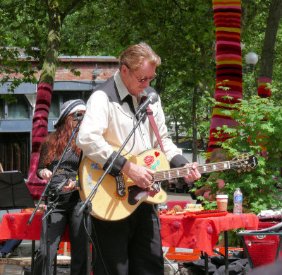 Roberta Donnay, Dan Hicks