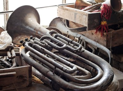 Tuba  trois pistons (modle ancien)