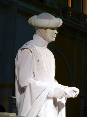 Human statue at the Venetian