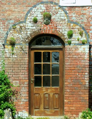 DISTINCTIVE DOORWAY