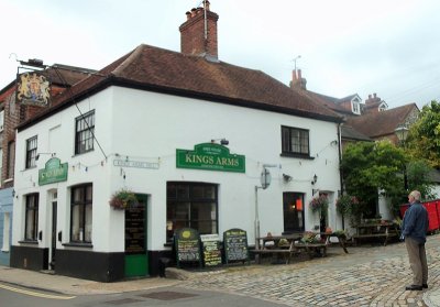 THE KING'S ARMS PUB