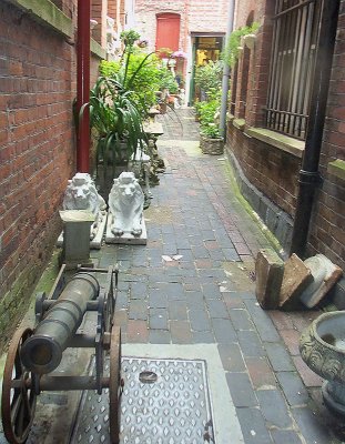 ANTIQUES ALLEY