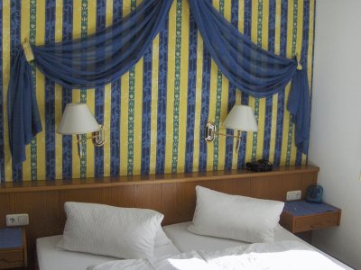 ROOM  - ST ANTON B&B  -  AUSTRIA . 1