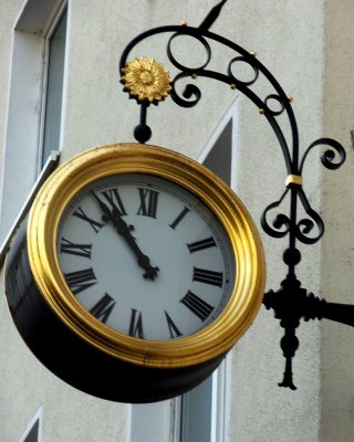 JEWELLER'S CLOCK