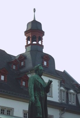 TOWN HALL & STATUE