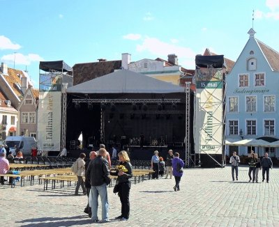 TOWN HALL SQUARE STAGE