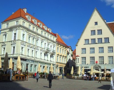 TOWN HALL SQUARE