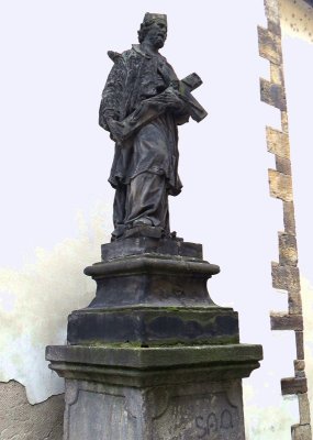 STATUE AT THE CHURCH OF ST JOHN THE BAPTIST