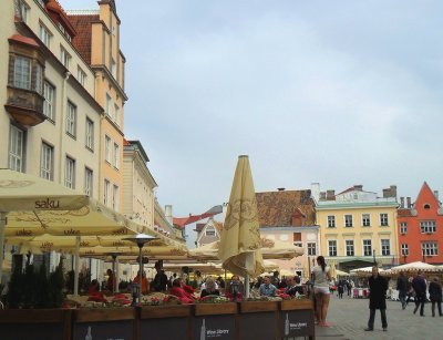 BUSY TOWN HALL SQUARE