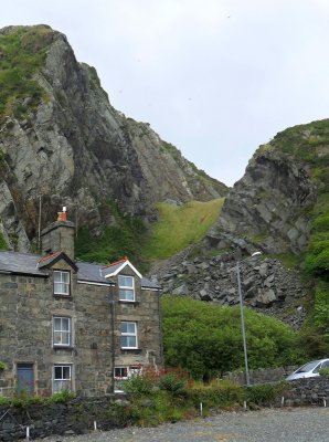 UNDER BARMOUTH CLIFFS