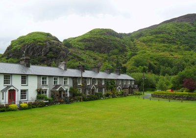 COTTAGES ON THE GREEN . 1