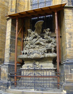 STATUE  ON SOUTH-EAST CATHEDRAL EXTERIOR