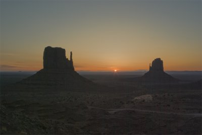 MonumentValley-Sunrise-1.jpg