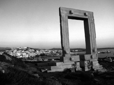 Porte Naxos NB.jpg