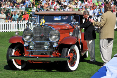 1930 Cadillac Roadster, Frank & Milli Ricciardelli, Monmouth Beach, NJ. ... Barry Meguiar himself gives his award. (8387)