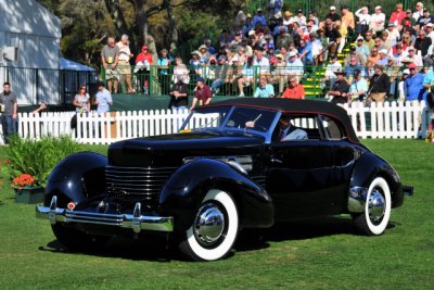 1936 Cord 810, Rob & Barbara VanDewoestine, Durham, NC, Ford Motor/Gregoire Trophy for Enduring Design Excellence (8457)