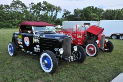 1932 Ford Highboy Roadster, Billy Cothern & David Hewitt, left, & 1932 Ford Highboy Speedster, Jody Knowles & Beth Gentry (9398)