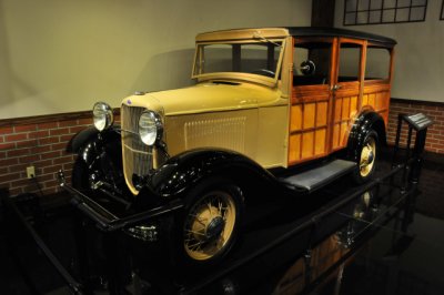 1932 Ford Model B Woody (1939)