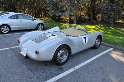 Porsche 550 Spyder replica, in parking lot (2764)