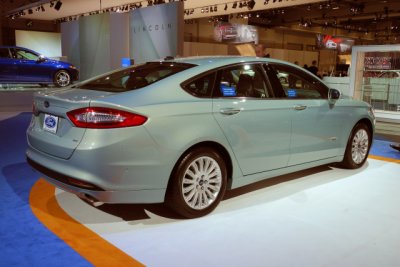2013 Ford Fusion Hybrid (0844)