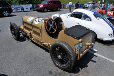 Tom Ellsworth's 1935 Ford Amilcar, foreground, and Ed Hyman's 1956 Porsche 356 (3779)