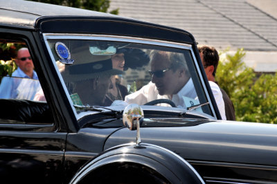 1938 Lincoln K Semi-Collapsible Cabriolet by Brunn, with owner Robert M. Hanson being congratulated by Edsel Ford II (4690)