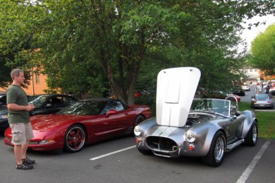 Shelby Cobra replica next to a Corvette (1147)