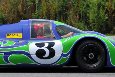 Hundreds of car enthusiasts watched as Fred Simeone demonstrated his 917. (4892)