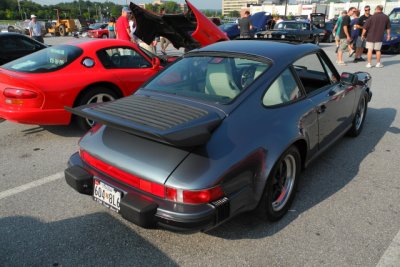 1988 Porsche 911, next to a Dodge Viper (4054)