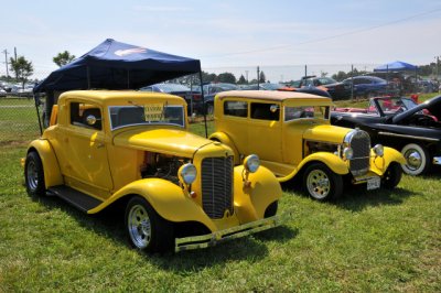 From left, DeSoto custom coupe and 1928 Ford custom sedan (5252)