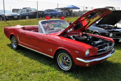 1965 Ford Mustang with 289 cid V8 and Pony interior (5272)