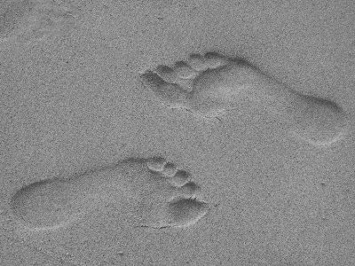 Feetonbeach1.jpg