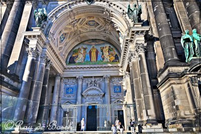 Berliner Dom entrance