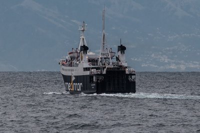 Traghetto in navigazione verso Napoli